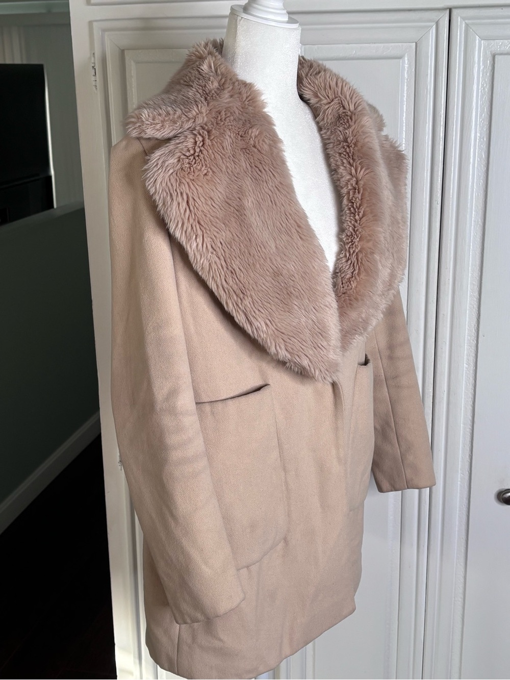 Zara Basic Wool Blend Coat Faux Fur Shawl Collar Beige Patch Pocket XS - Picture 6 of 9